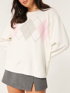 Hollister Cream Argyle Crewneck Sweater with Pink & Gray Diamonds
